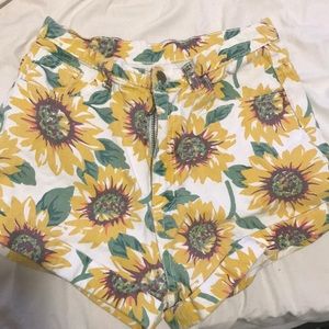 American Apparel high waisted sunflower shorts🌻
